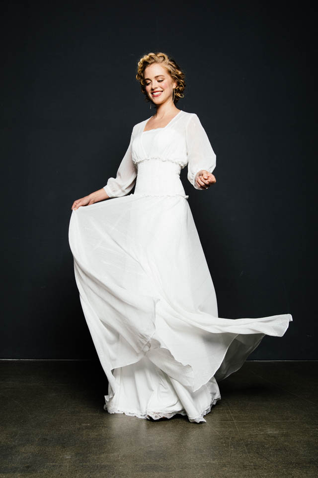 Brautkleid mit 80er Jahre Flair & gesmoktem Taillenbund – Heaven